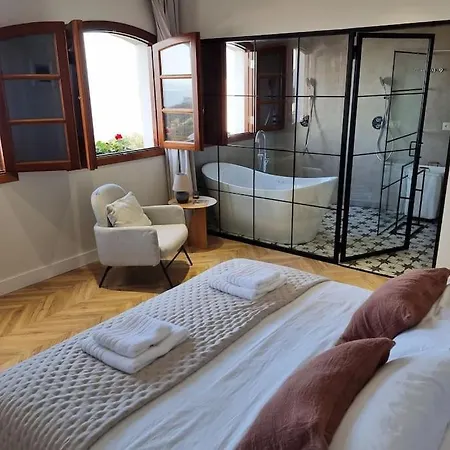 Casa Gudilia, Luxury Charming House, Bbq & Jacuzzi *