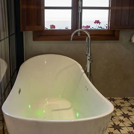 Casa Gudilia, Luxury Charming House, Bbq & Jacuzzi Las Cruces (Canary)